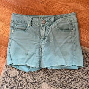 🔴 American Eagle Size 4 Mint Shorts